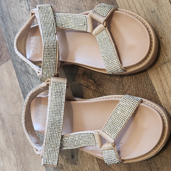 Sandals - Picture 4 of 6